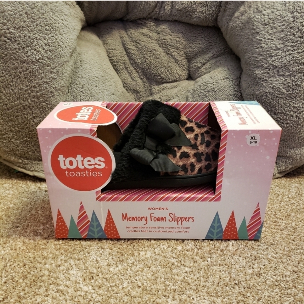 New in the Box, Totes women's leopard & black faux fur slippers size 9/10